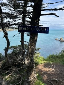 One of the few trails with signs at the cliffside.